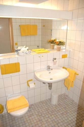 Hotel Pfaelzer Hof, Zum Schokoladengiesser Rodalben Ngoại thất bức ảnh